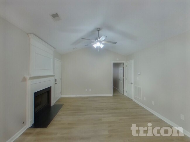 Foto del edificio - 562 Chisolm Way