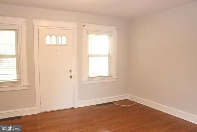 Building Photo - 1409 Lawrence Rd