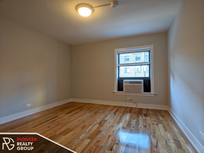 Foto del edificio - 560 W Arlington Pl