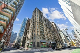 Building Photo - 140 Simcoe St
