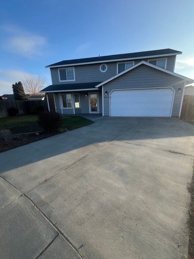 Foto principal - Beautiful Kennewick home located in a quie...