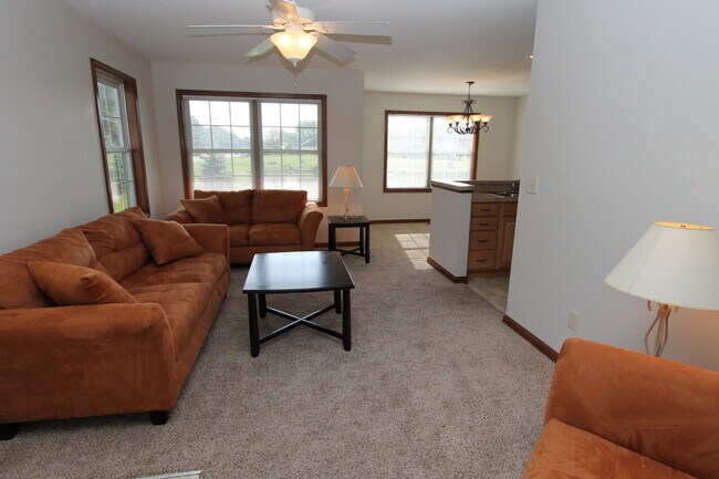 Foto del edificio - $500 OFF FIRST MONTH RENT -3 Bedroom & 2.5...