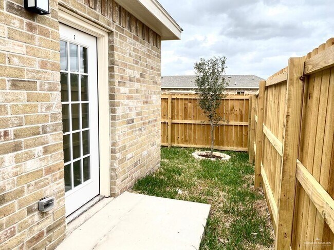 Foto del edificio - 10 Nightingale Ave