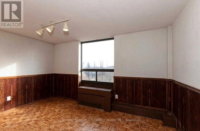 Building Photo - 50-450 Mississauga Vly Blvd