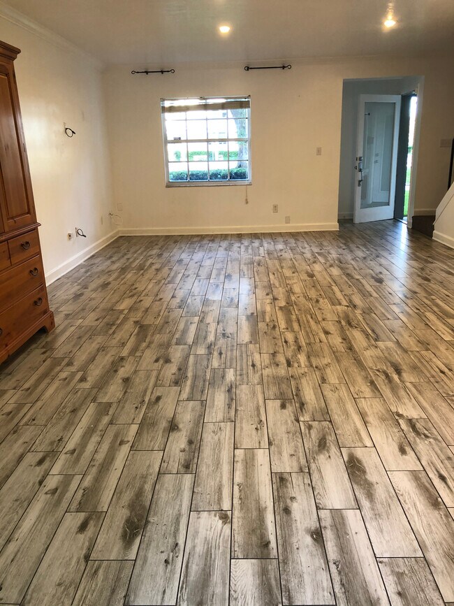 Building Photo - 2214 Elizabeth Ave