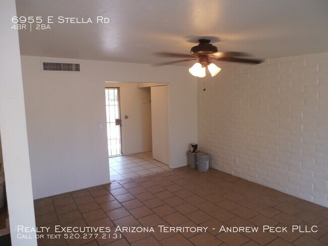 Building Photo - 6955 E Stella Rd