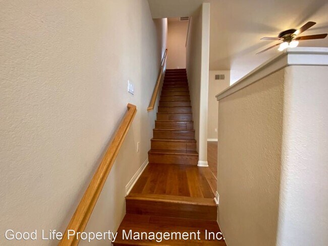 Building Photo - 2 br, 2.5 bath House - 3938 Iowa St
