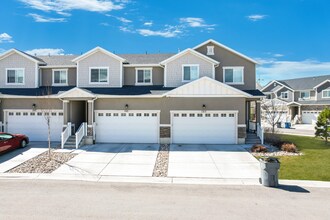 Building Photo - 241 W Silver Springs Dr