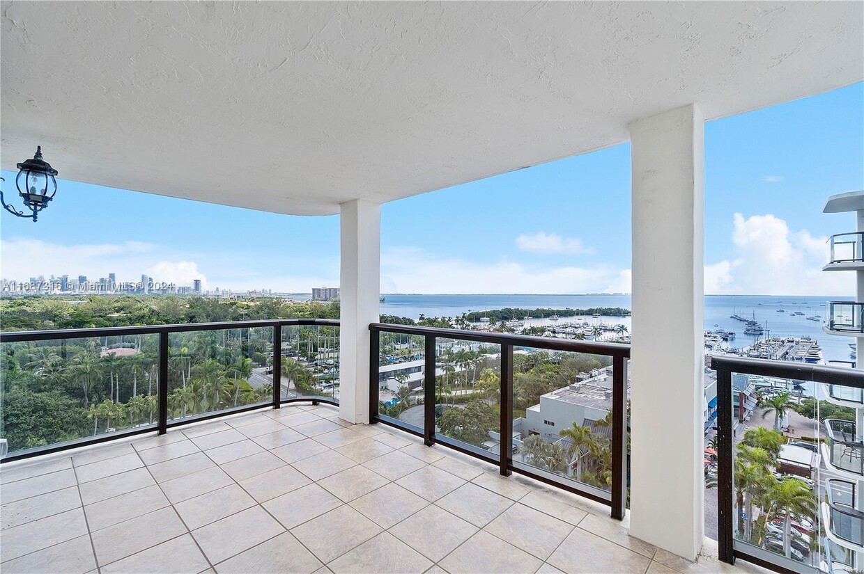 Foto principal - 2575 S Bayshore Dr