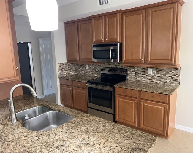 Building Photo - 7511 Oakshade Cir