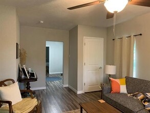 Building Photo - 613 W Murray St Building Photo - 613 W Murray St