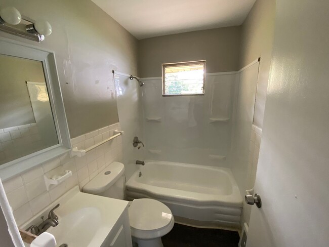 Building Photo - 10648 Spring Garden Dr