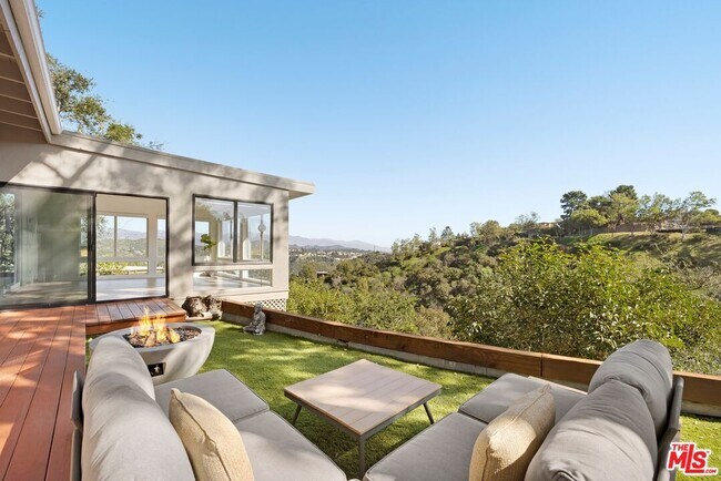 Foto del edificio - 2204 Ridgemont Dr