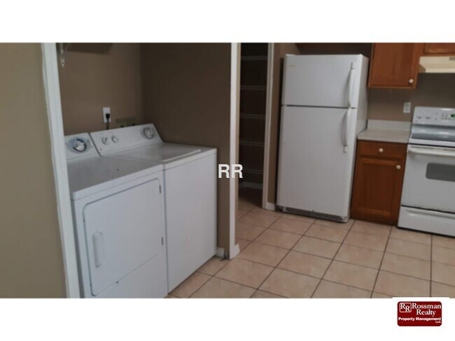 Foto del edificio - 3/2  includes lawn care