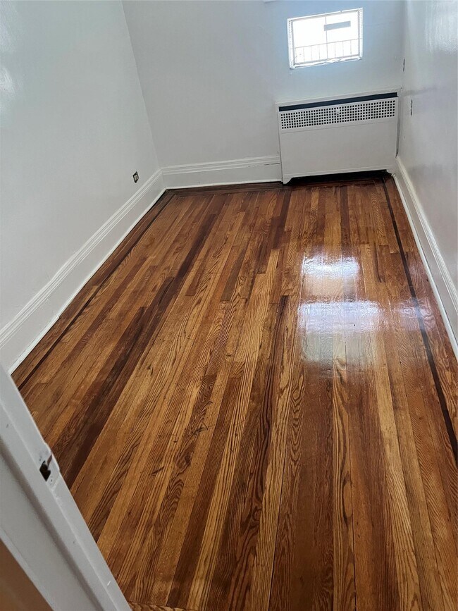 Foto del edificio - 276 Emerson Ave