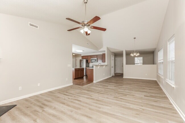 Building Photo - 4013 Apperson Dr