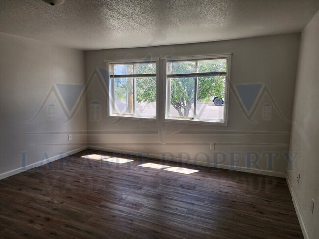 Building Photo - 515 Spring Creek Dr