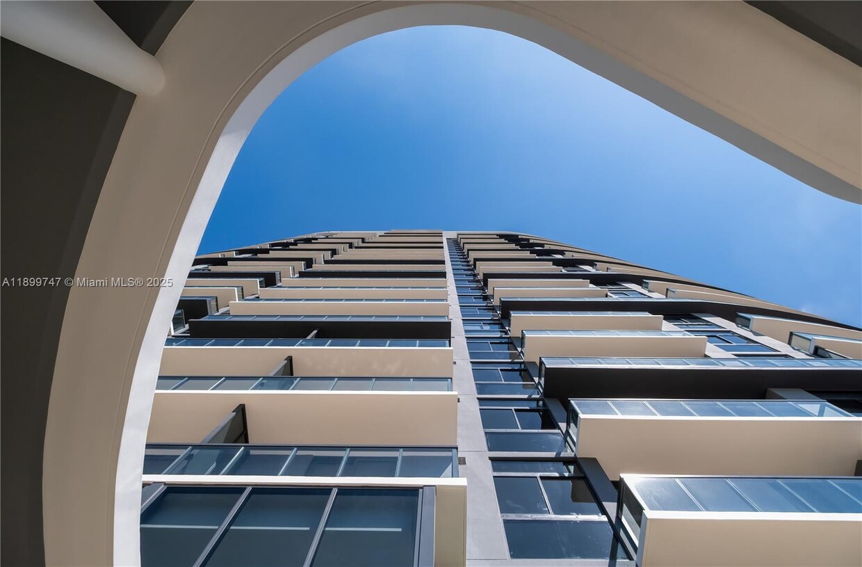 Foto principal - 101 Diplomat Pkwy