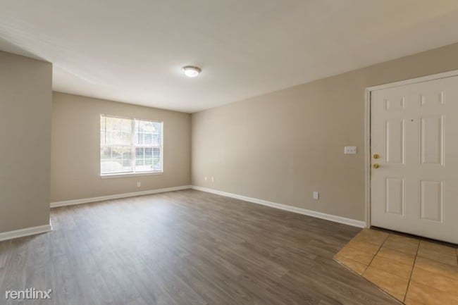 Building Photo - 8373 Thomas Rd