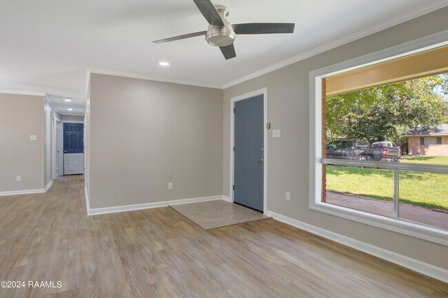 Building Photo - 113 Montgomery Dr