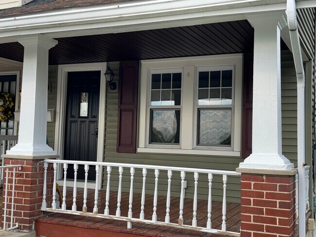 FRONT BALCONY - 114 S 20th St