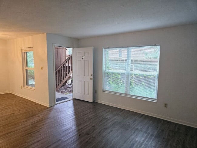 Photo - Beautifully updated 2 bd, 1.5 ba condo clo...
