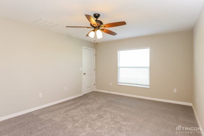 Building Photo - 1609 Broad Winged Hawk Drive Ruskin FL