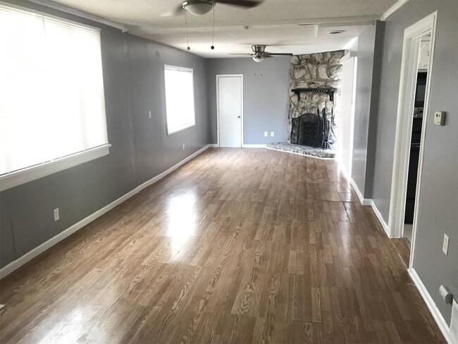 Building Photo - 10234 Imperial Dr