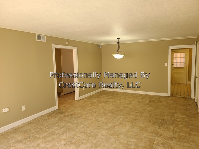 Building Photo - 3226 S Mendenhall Rd