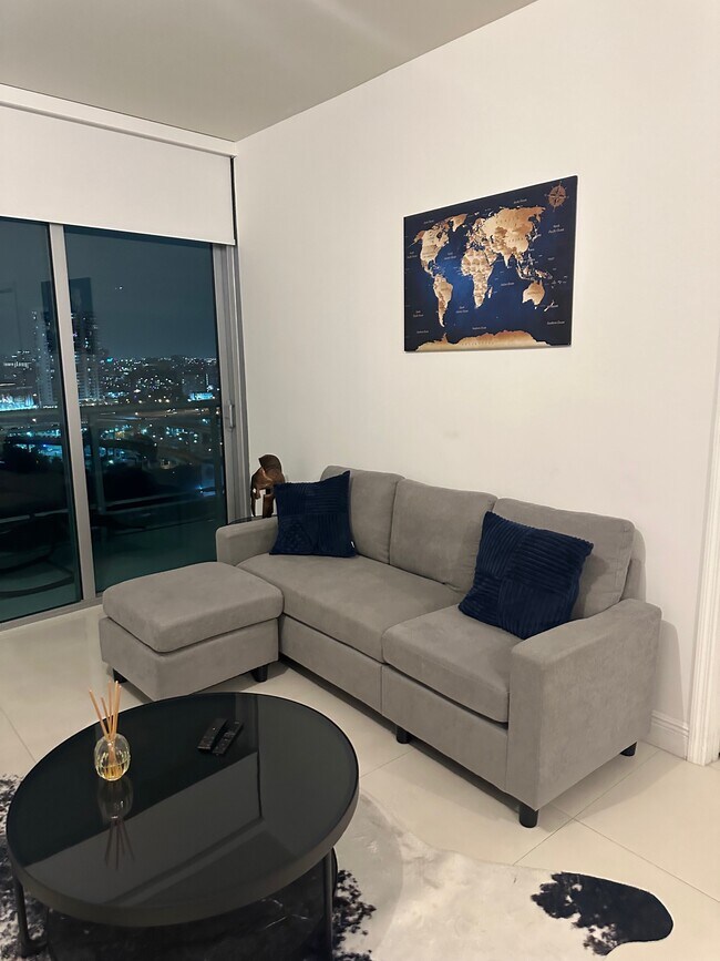 Foto del edificio - 350 S Miami Ave