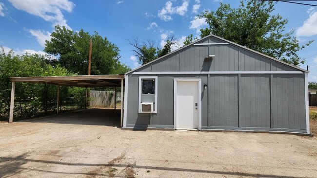 Building Photo - ALL BILLS PAID! Charming 2-Bedroom Home wi...