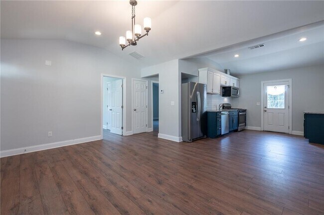 Building Photo - 331 Camilla Cir SW