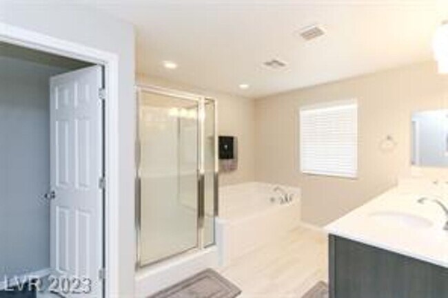 Foto del edificio - 3 Bedroom townhome near Henderson Hospital.  Galleria Mall, Sunset Station and many restaurants w...