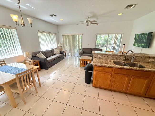 Building Photo - 8000 Carnoustie Pl