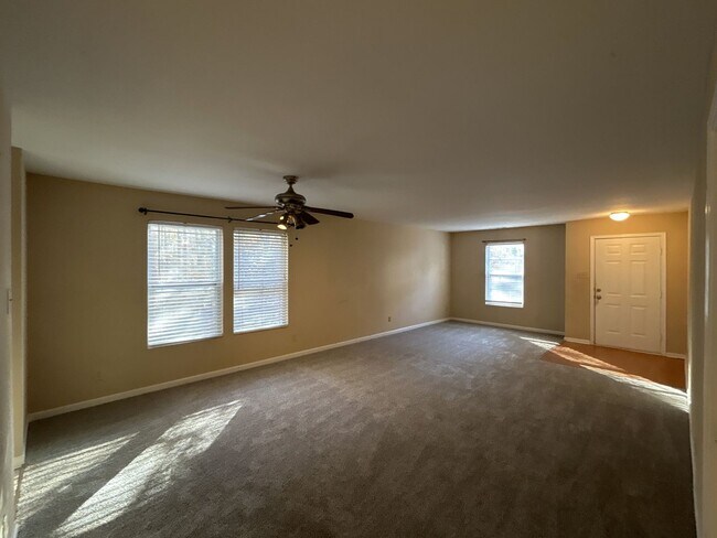 Foto del edificio - Must See 4 bedroom house!