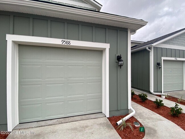 Foto del edificio - 9588 Star Dr