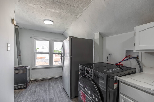 Building Photo - 2140 N Karlov Ave