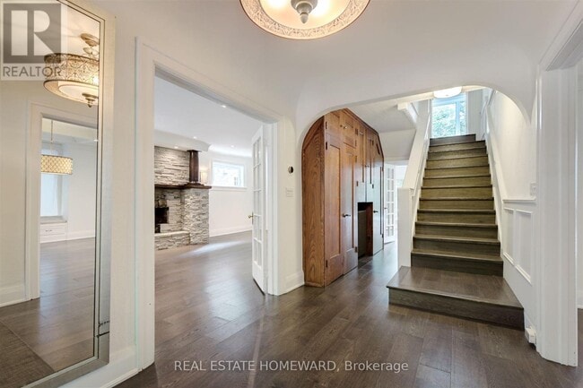 Building Photo - 15 Pine Crescent