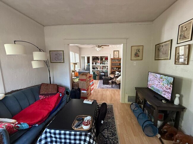 Foto del edificio - 150 S 73rd St