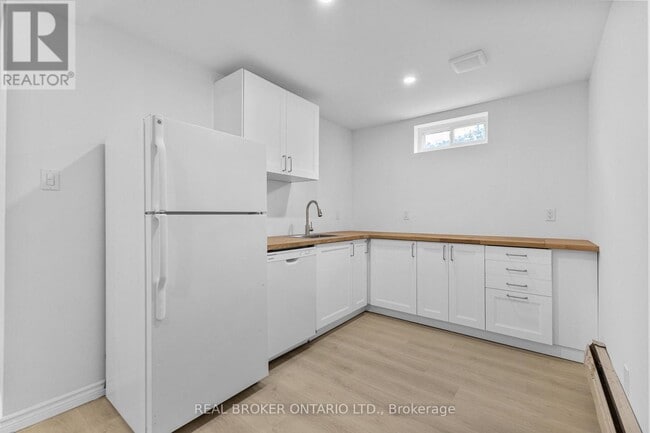 Building Photo - 320 Reynolds Dr