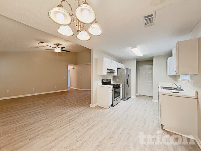 Foto del edificio - 8583 Misty Creek Cir