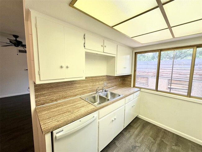 Building Photo - 5808 Nassau Dr