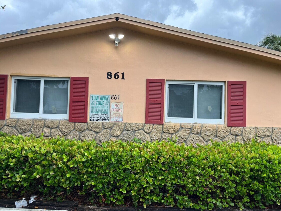 Primary Photo - 861 SW 10th Dr
