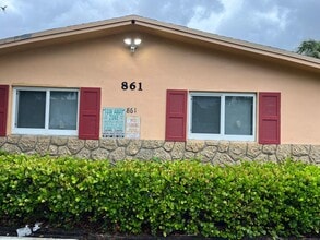 Building Photo - 861 SW 10th Dr