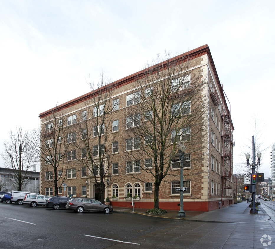 Hamilton Arms Condominium Apartments Portland, OR