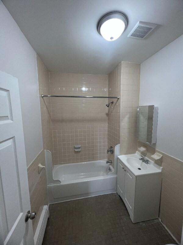 Foto del edificio - 44 Rockaway Ave