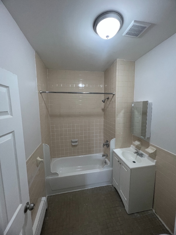 Building Photo - 44 Rockaway Ave
