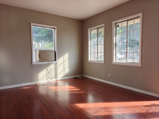 Building Photo - 1478 S Mountain View Ave