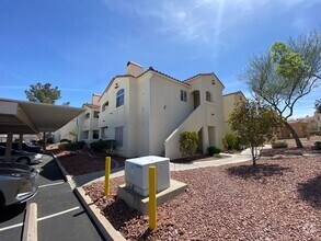 Building Photo - 698 S Racetrack Rd
