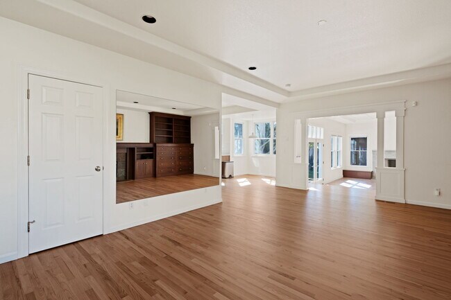 Foto del edificio - 8161 Ragle Pl